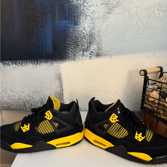 Jordan 4 Retro Thunder Black Yellow GS Size 6.5Y / Women’s 8 - Picture 5 of 7